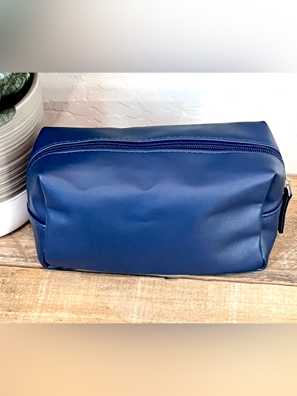 United Airlines Polaris Business Class 100 Years Anniversary Amenity Pouch New - Picture 4 of 7